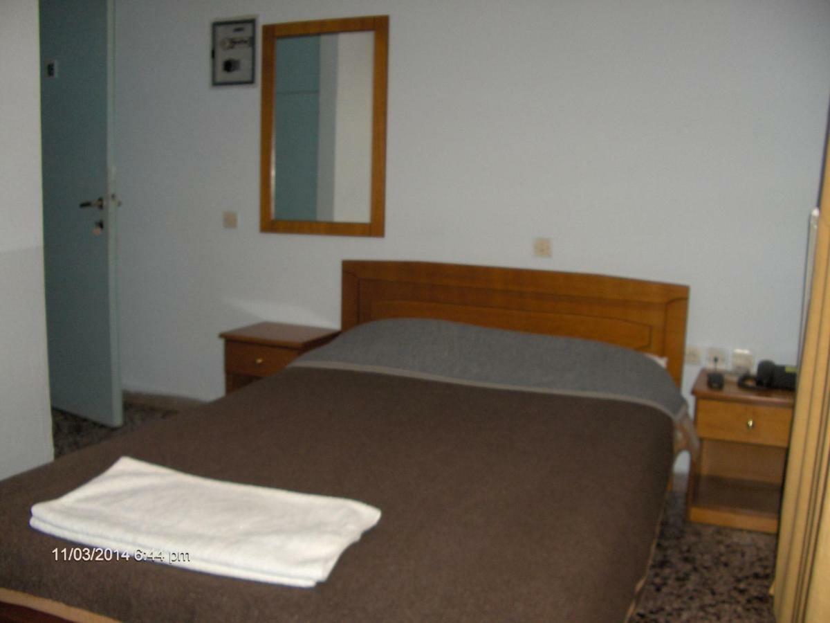 Savvas Hotel Agios Thomas  Bagian luar foto